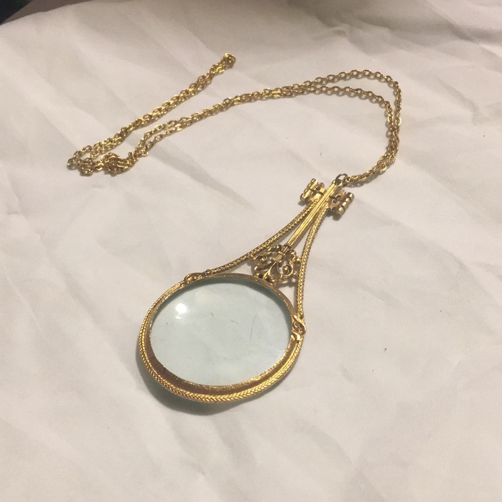 Florenza magnifying glass pendant